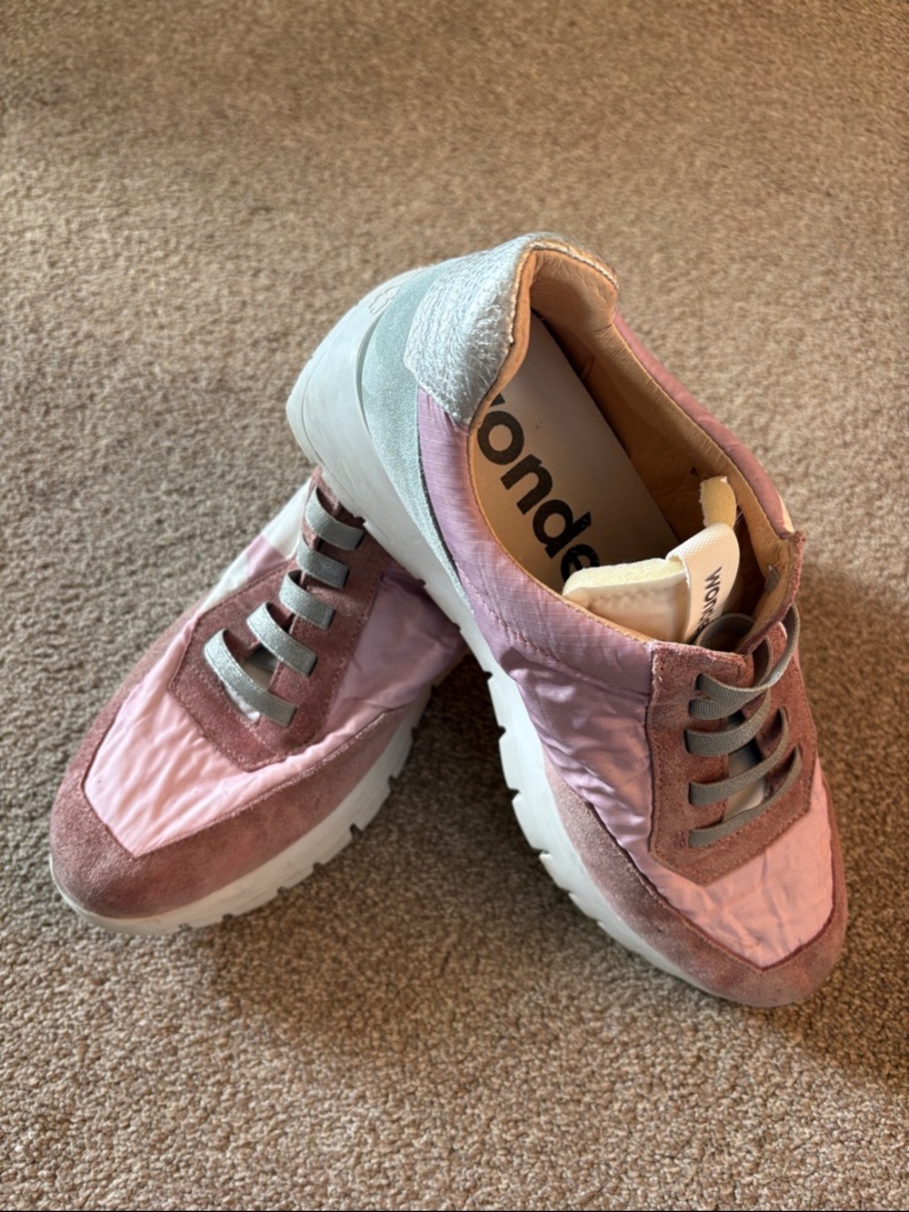 Women’s Pink suede Wonders Odisei sneakers